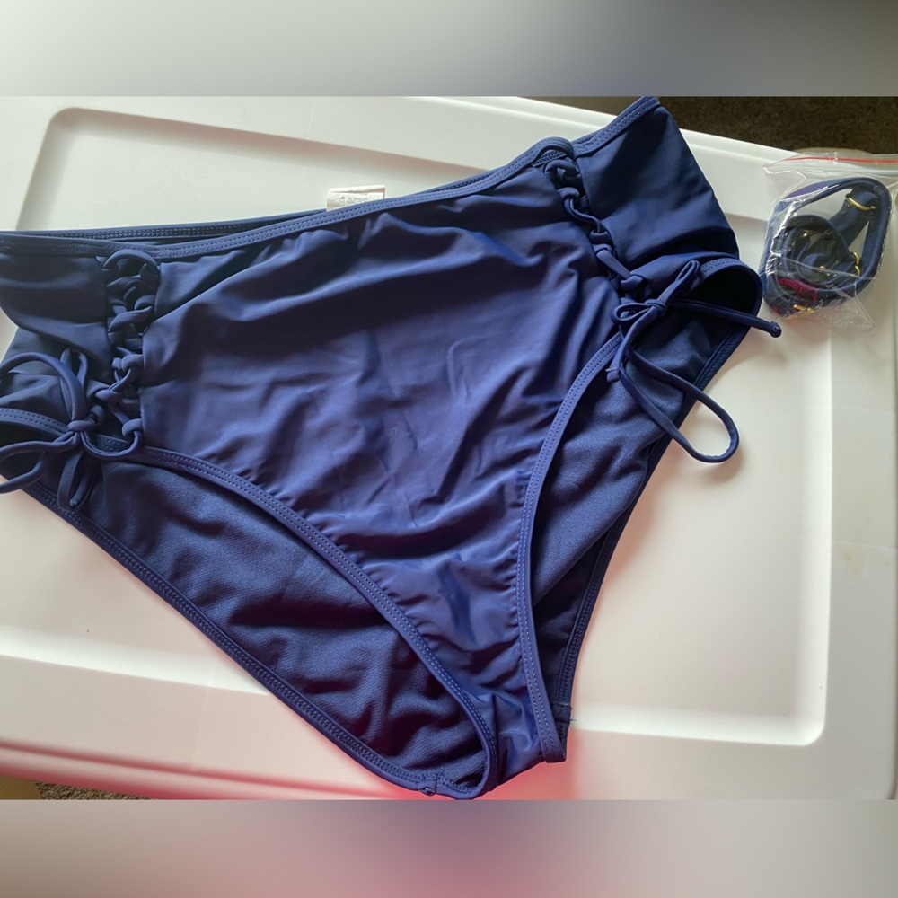Swimsuit - Picture 3 of 5